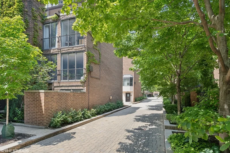 1318 N SUTTON Place, Chicago, Illinois, United States. - Photo 30