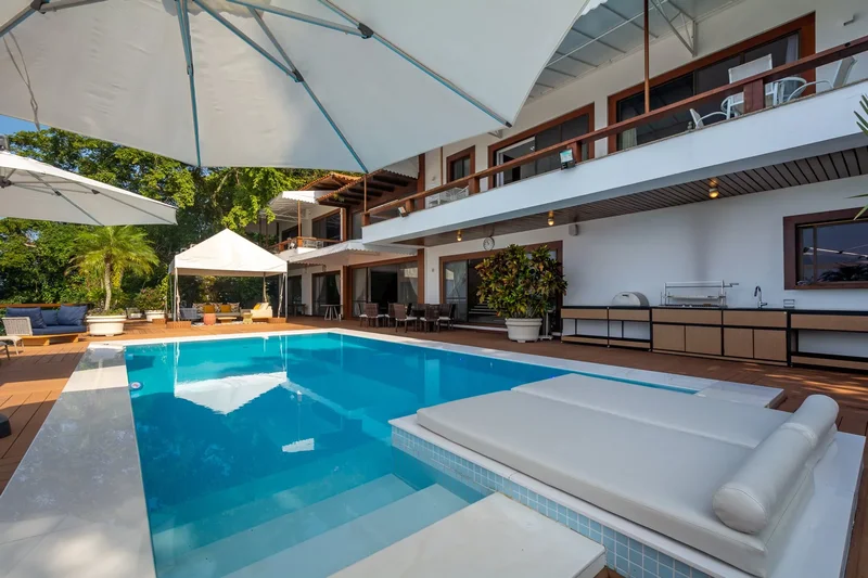Contemporary House With Ocean Views