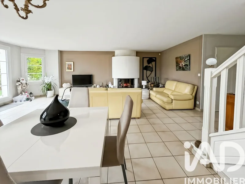 Chelles, Île-de-France, France. - Photo 12