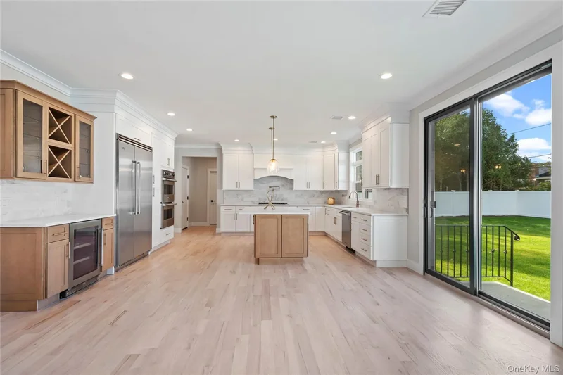 25 Westchester Avenue, Jericho, New York, United States. - Photo 32