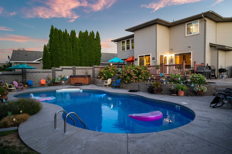 "Cul De Sac/ Pool/ $100,000 Remodel"