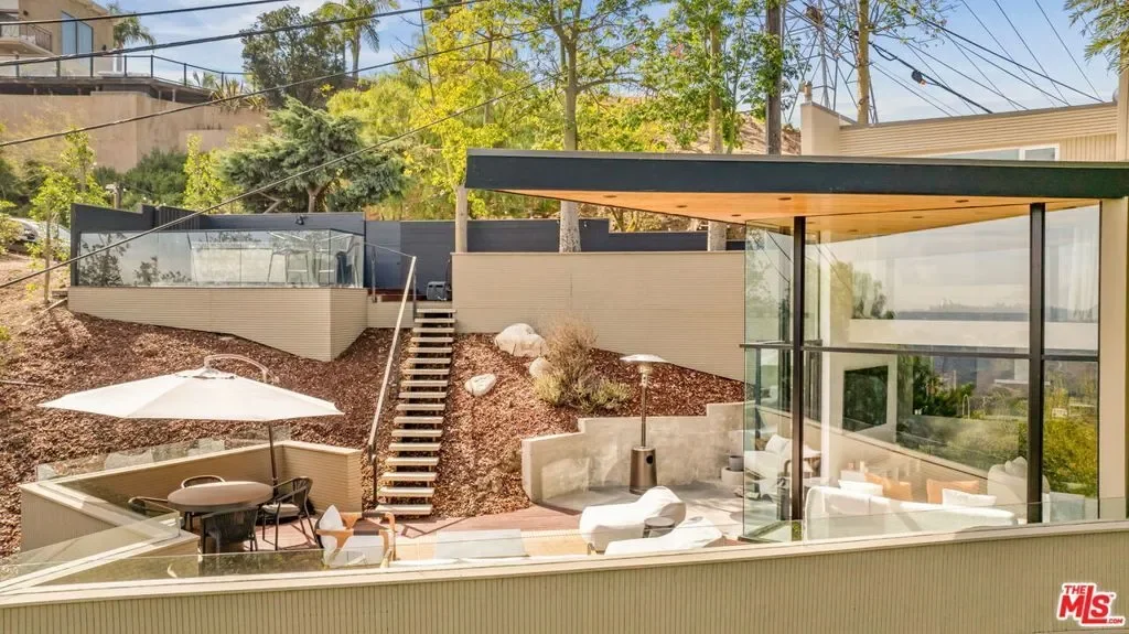 7187 Macapa Drive, Los Angeles, California, United States. - Photo 15