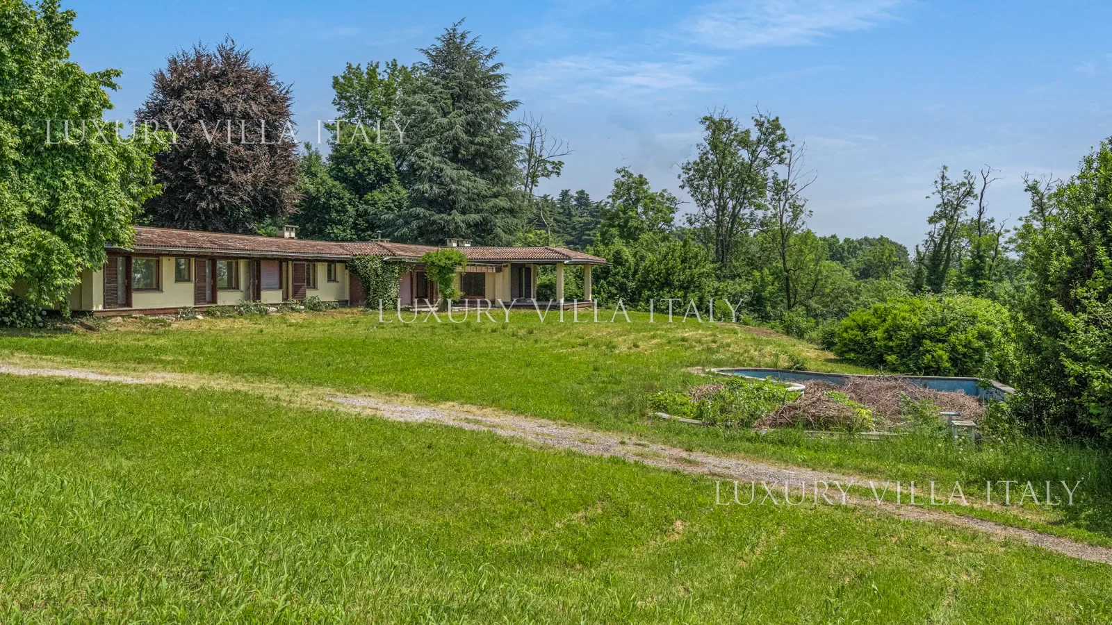 Exterior photo 9