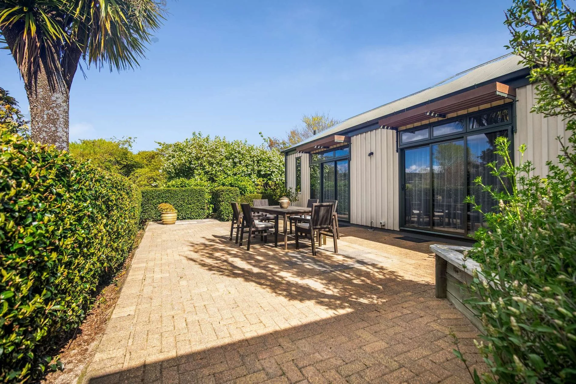Exterior photo 7