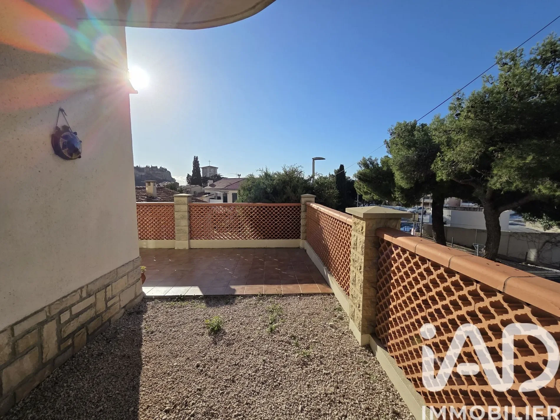 Exterior photo 4