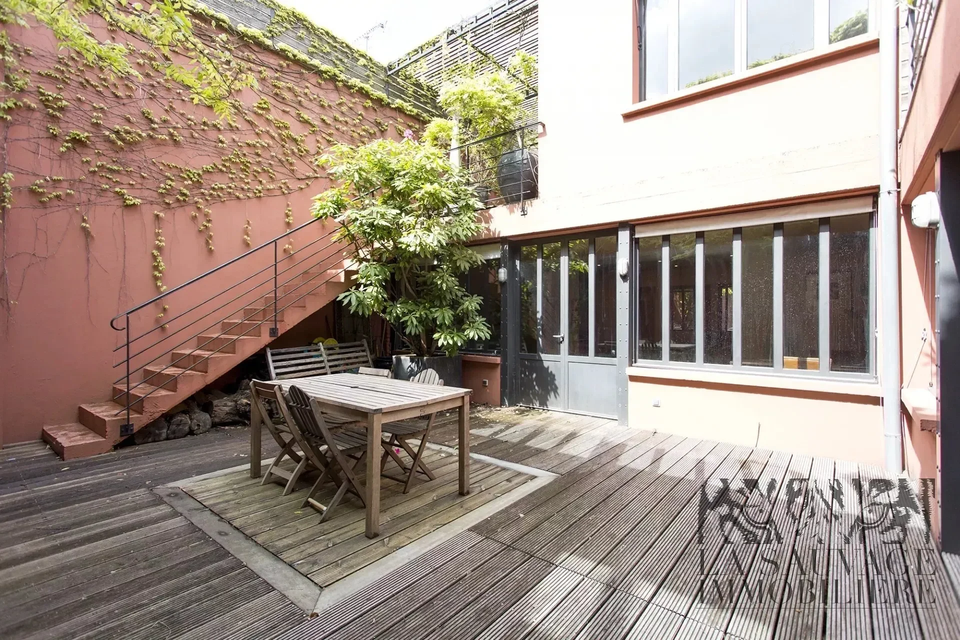 Exterior photo 6