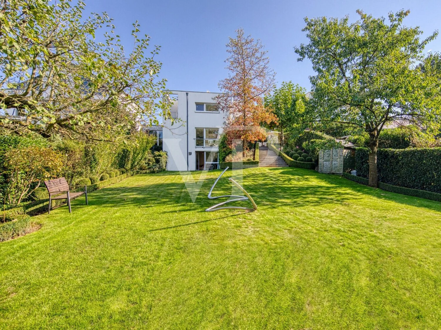 Exterior photo 5