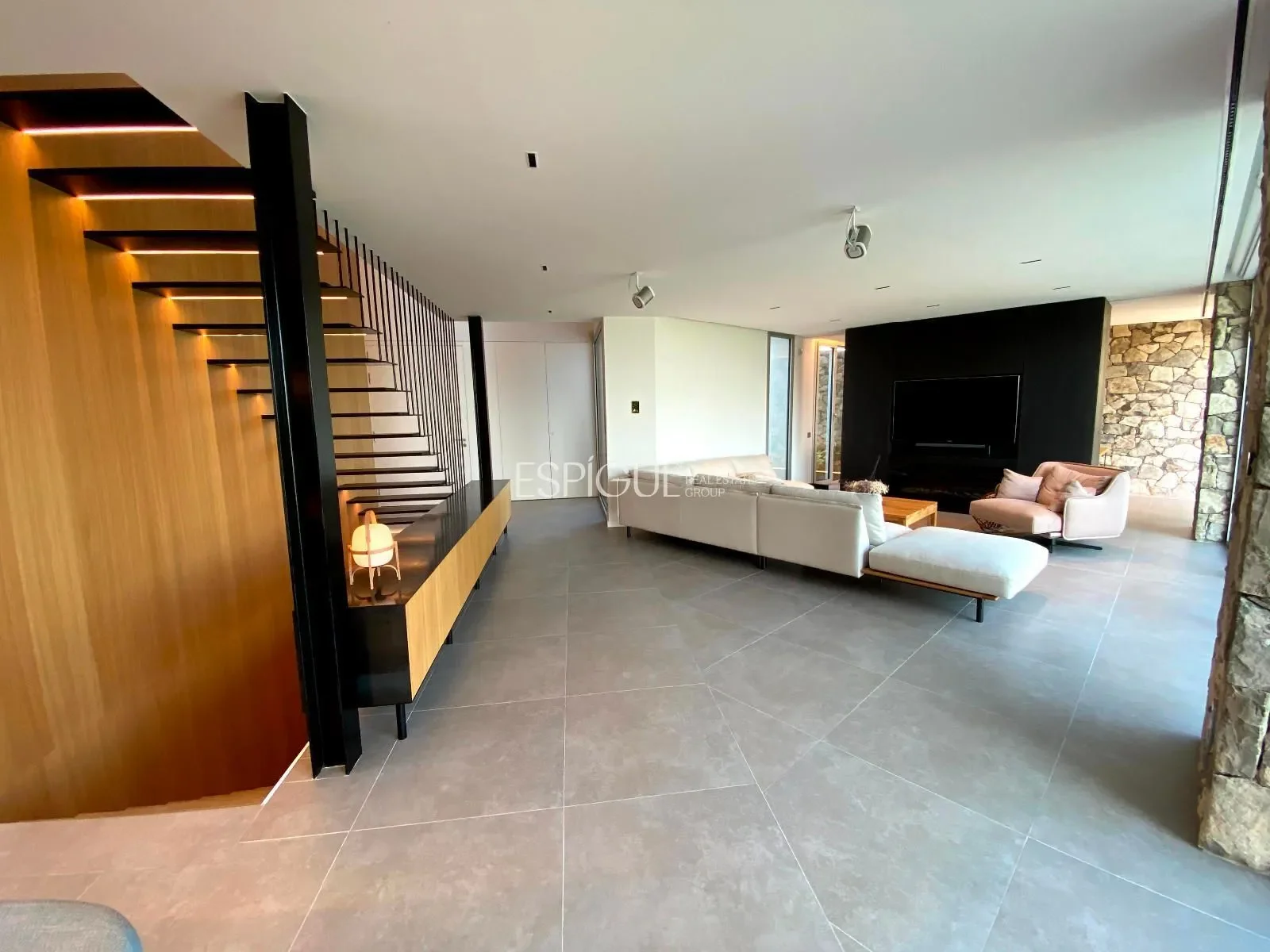 Gallery photo 2