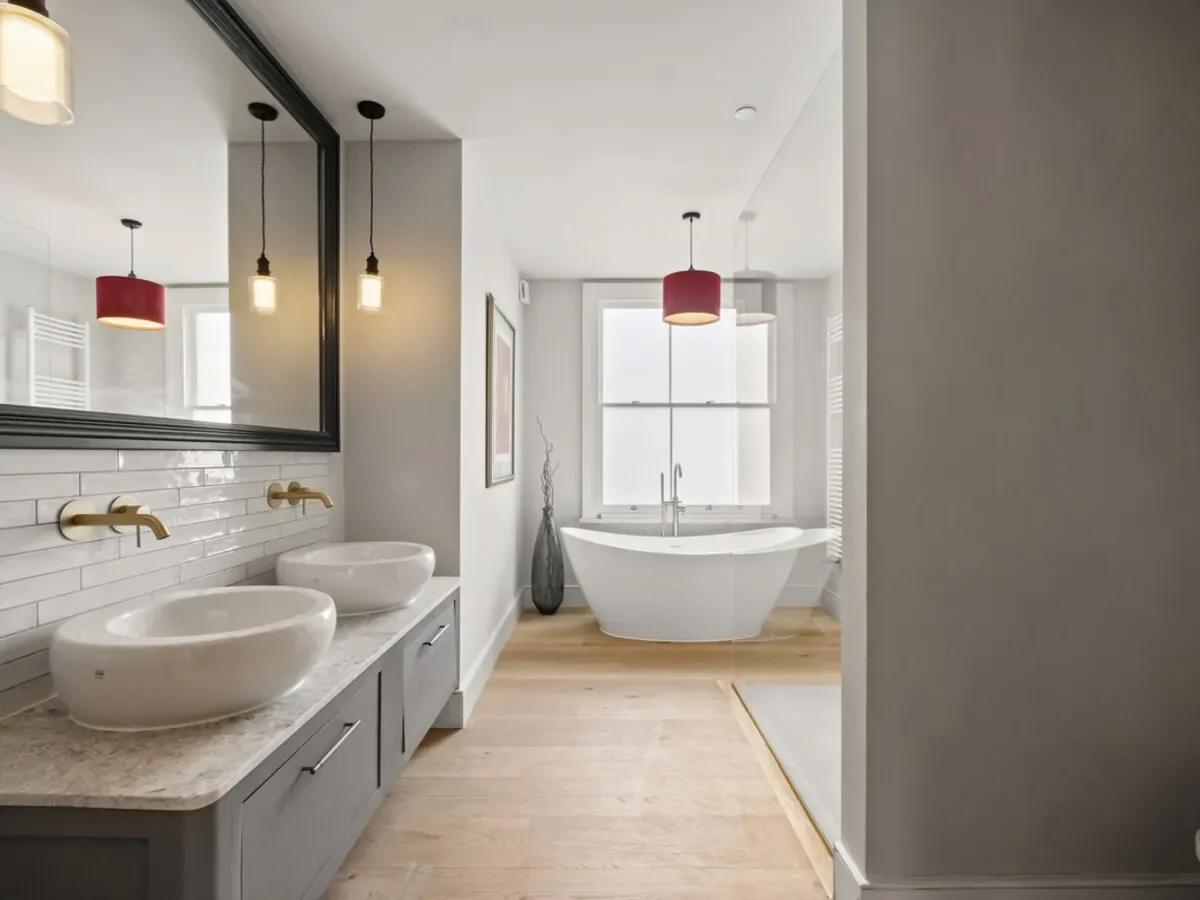 A beautiful 5 bedroom house that has been meticulously and stylishly developed to create a special f