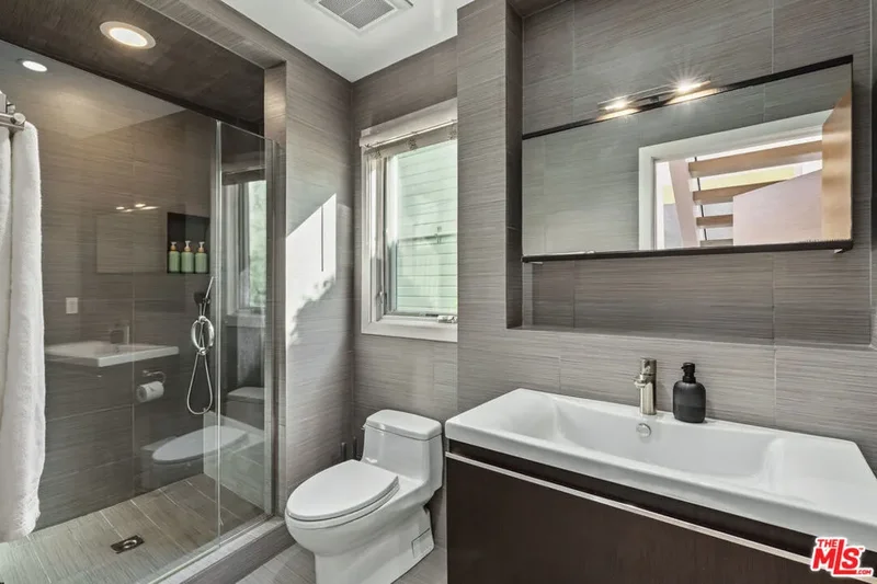 24 Clubhouse Avenue, Los Angeles, California, United States. - Photo 28