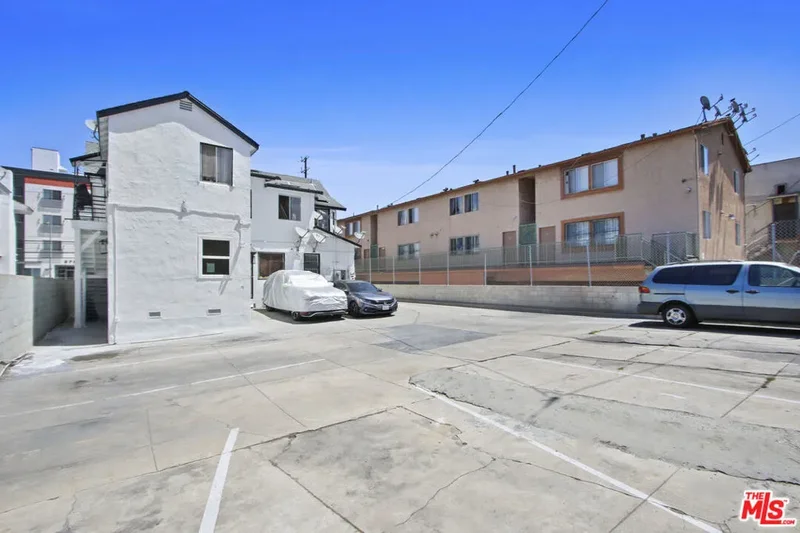 2694 James M Wood Boulevard, Los Angeles, California, United States. - Photo 17