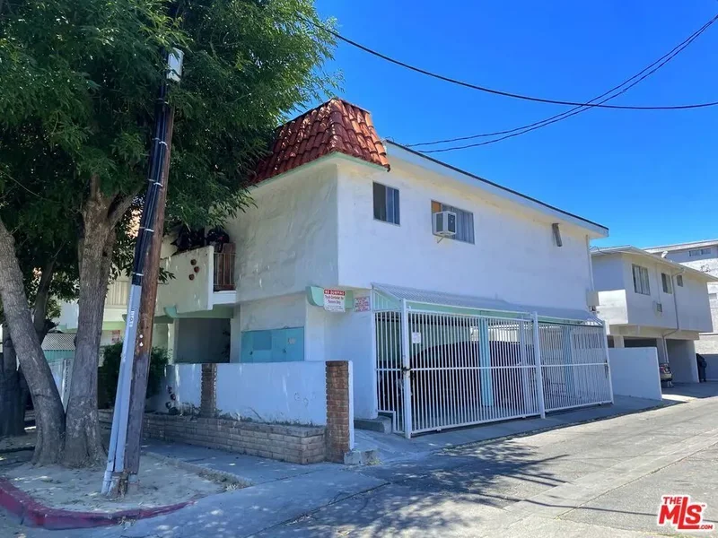 Residential Income in Reseda