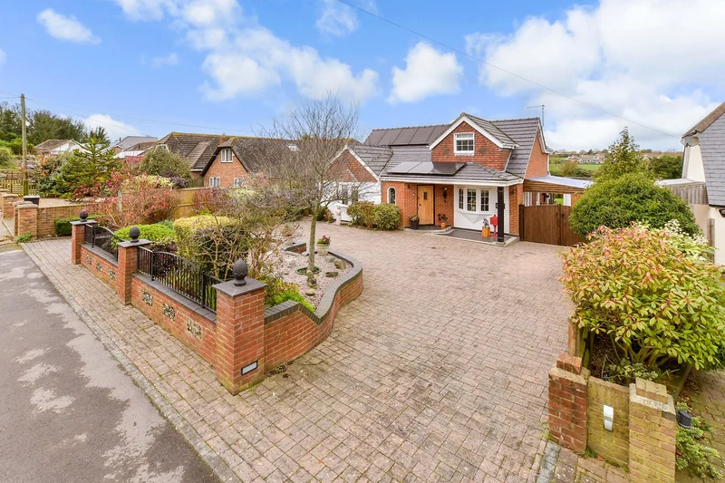 4 bedroom Detached House for sale in St Margarets Bay