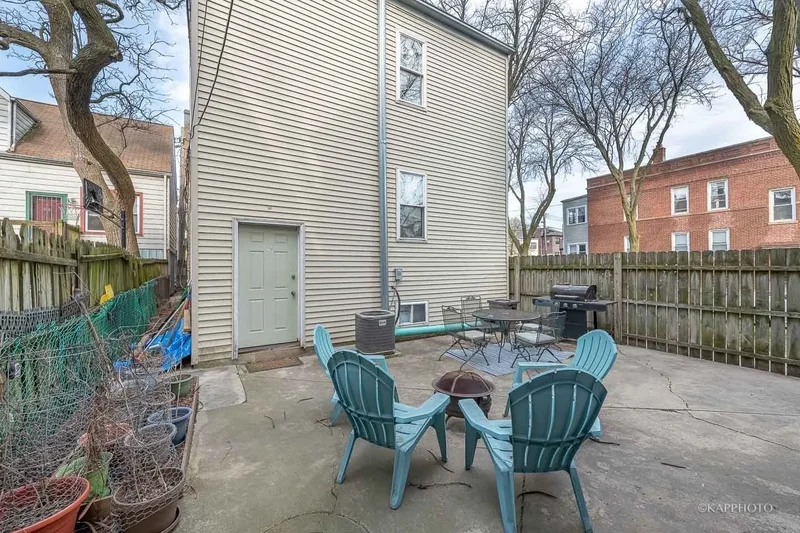 2239 W Cornelia Avenue, Chicago, IL 60618, Chicago, Illinois, United States. - Photo 10