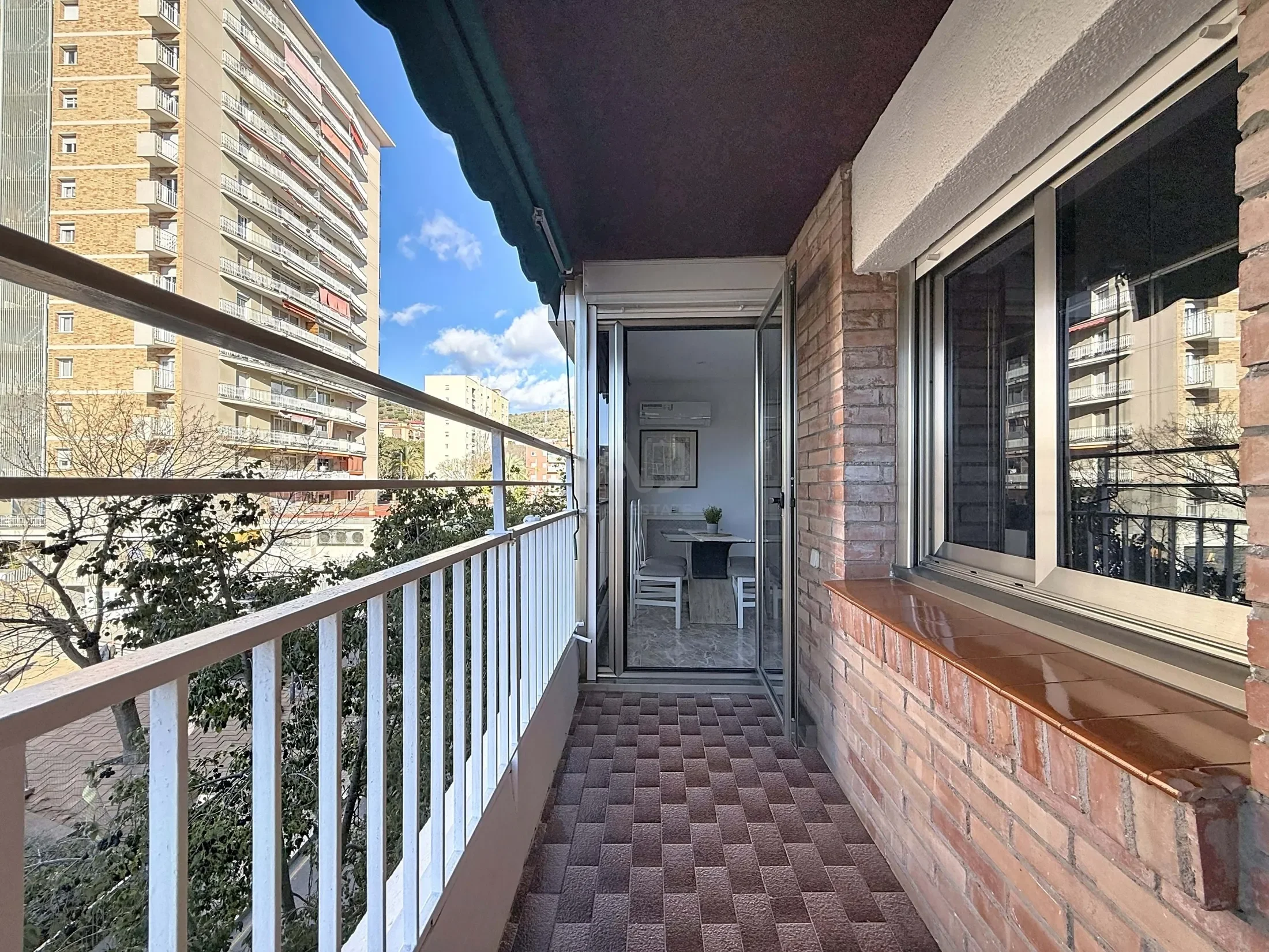 Exterior photo 4