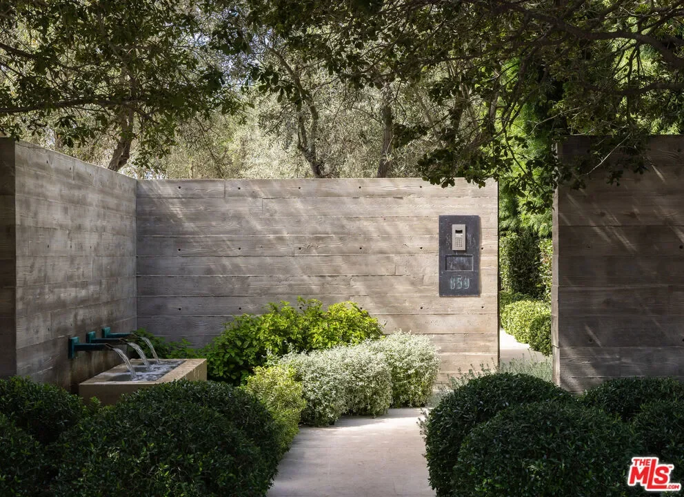 859 Woodacres Road, Santa Monica, California, United States. - Photo 6