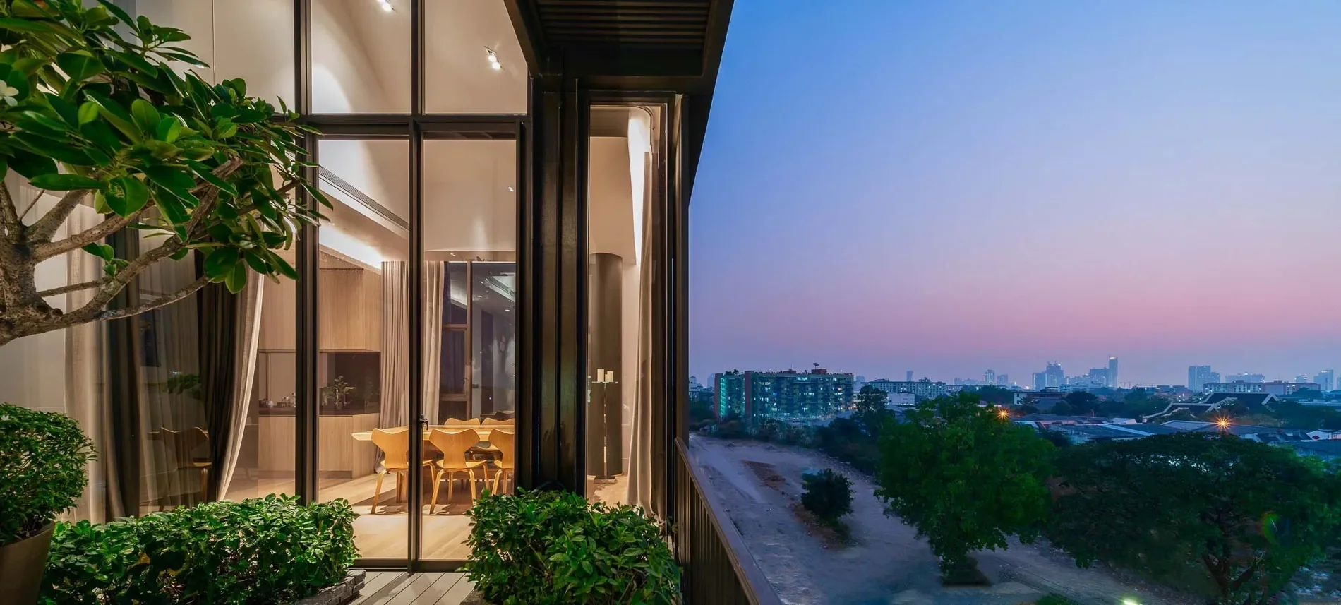 Exterior photo 2