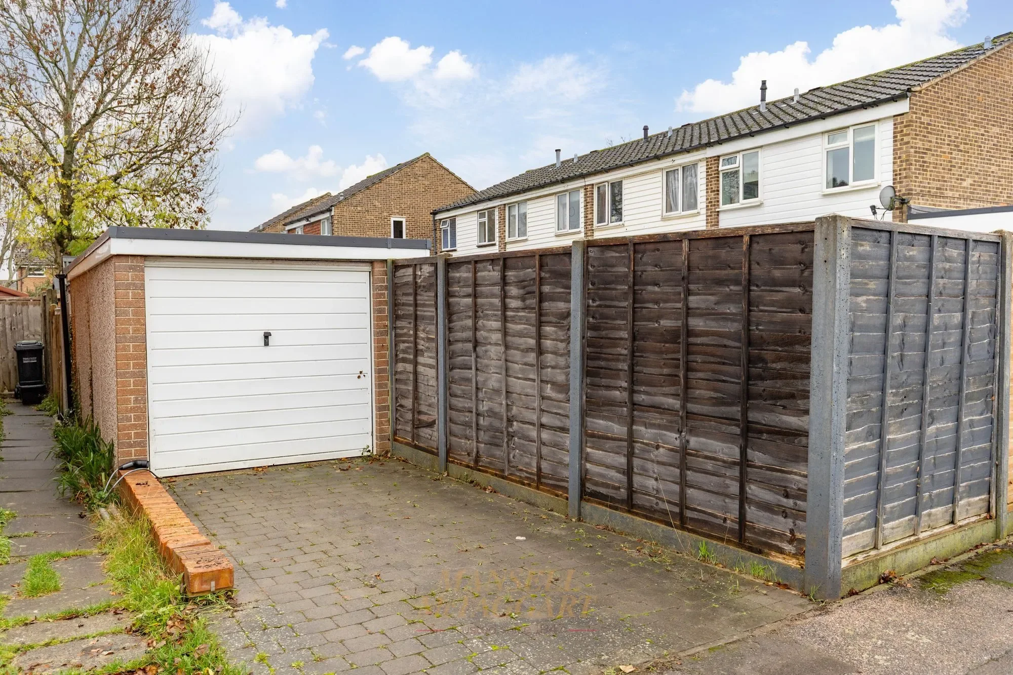 Exterior photo 6