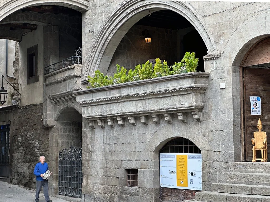 Exterior photo 8