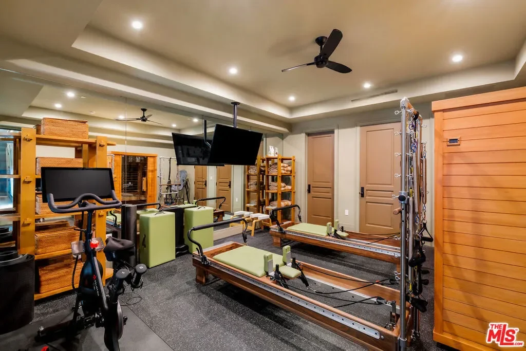 1529 Amalfi Drive, Los Angeles, California, United States. - Photo 7