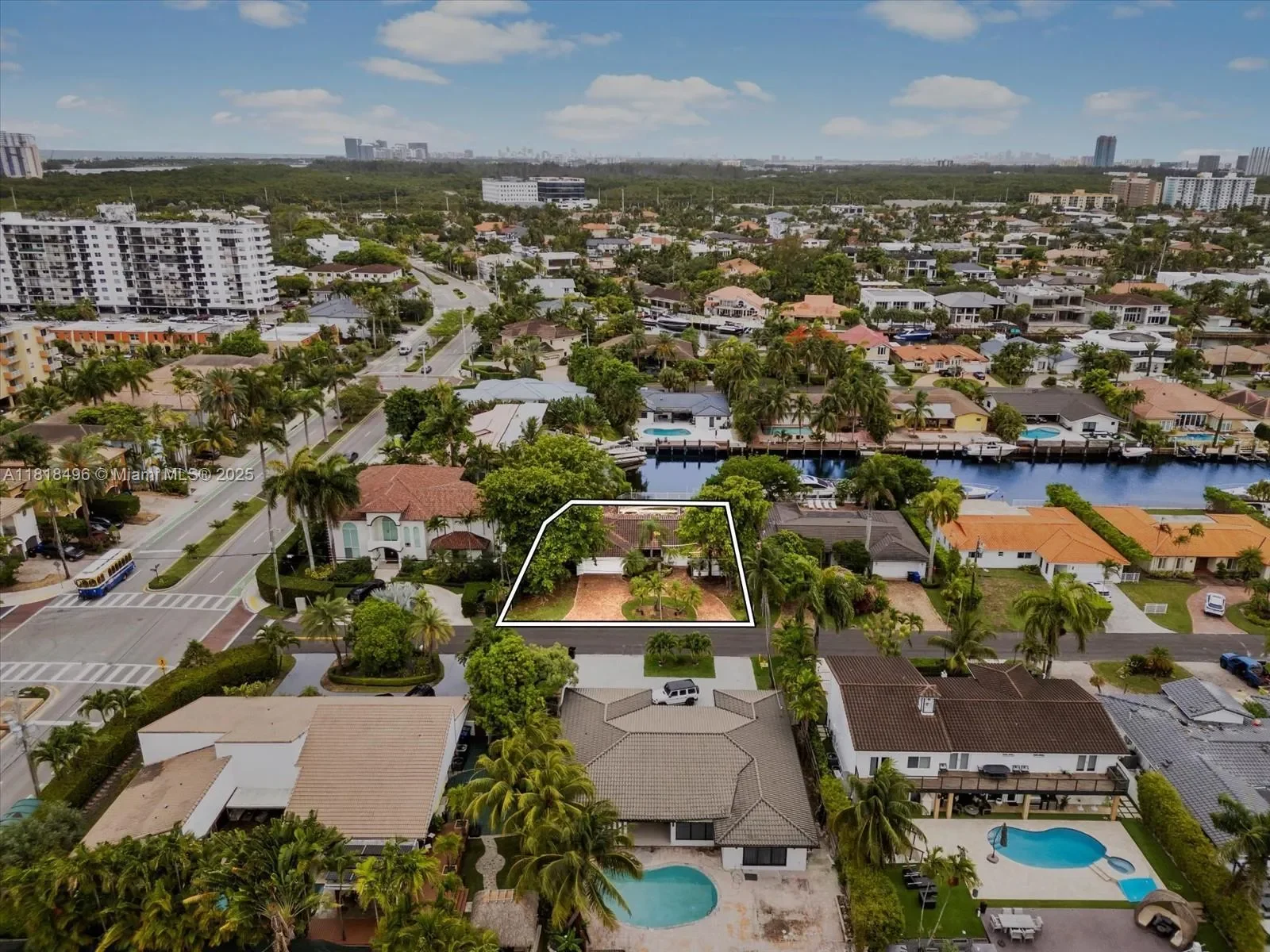 3446 NE 168th St, Golden Beach, Florida, United States. - Photo 10