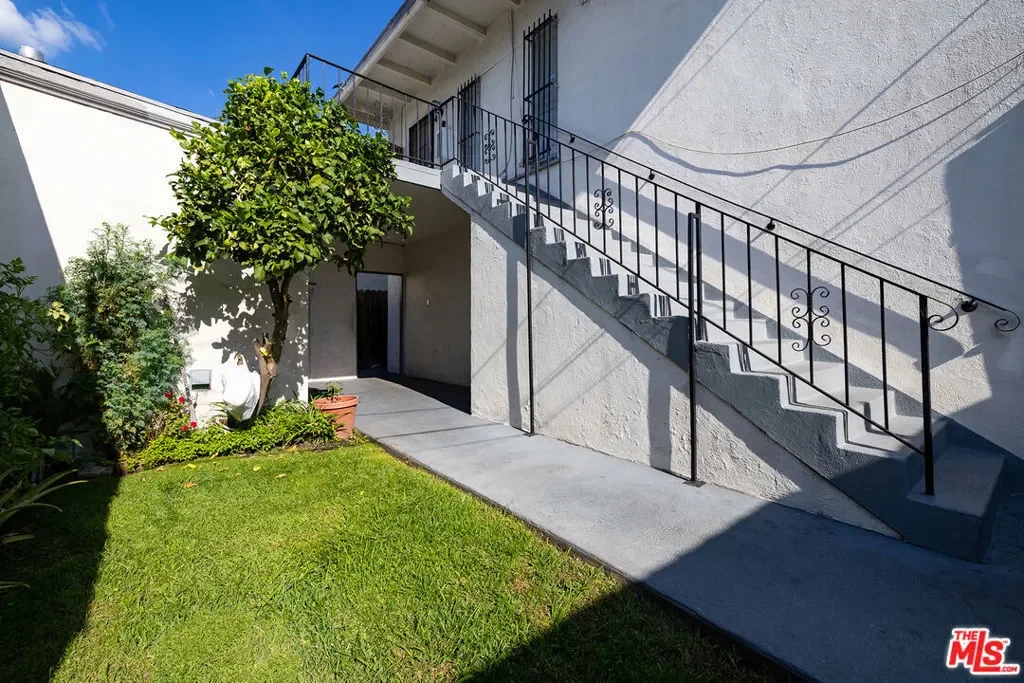 1974 Henderson Avenue, Signal Hill, California, United States. - Photo 7