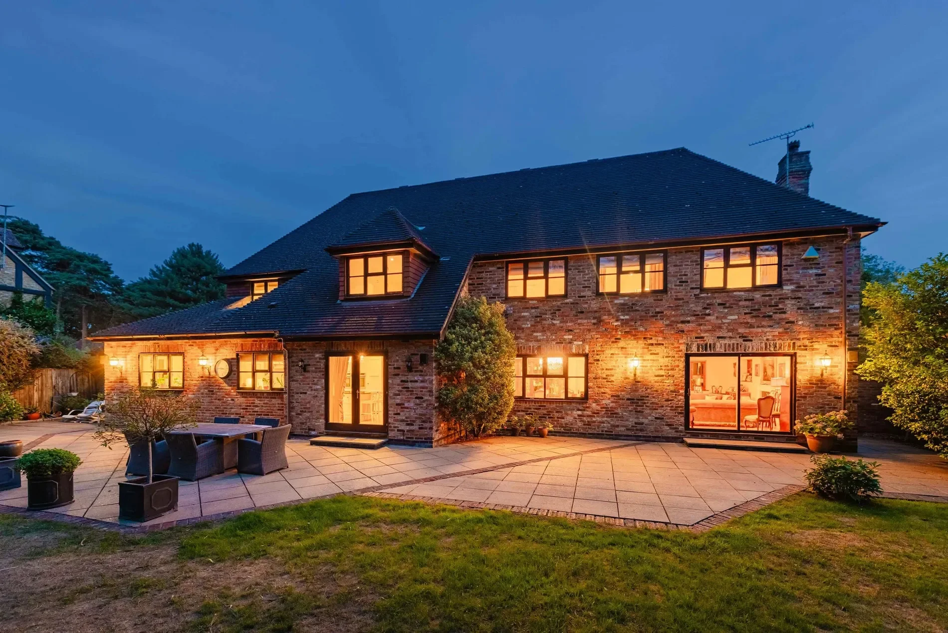 Exterior photo 4