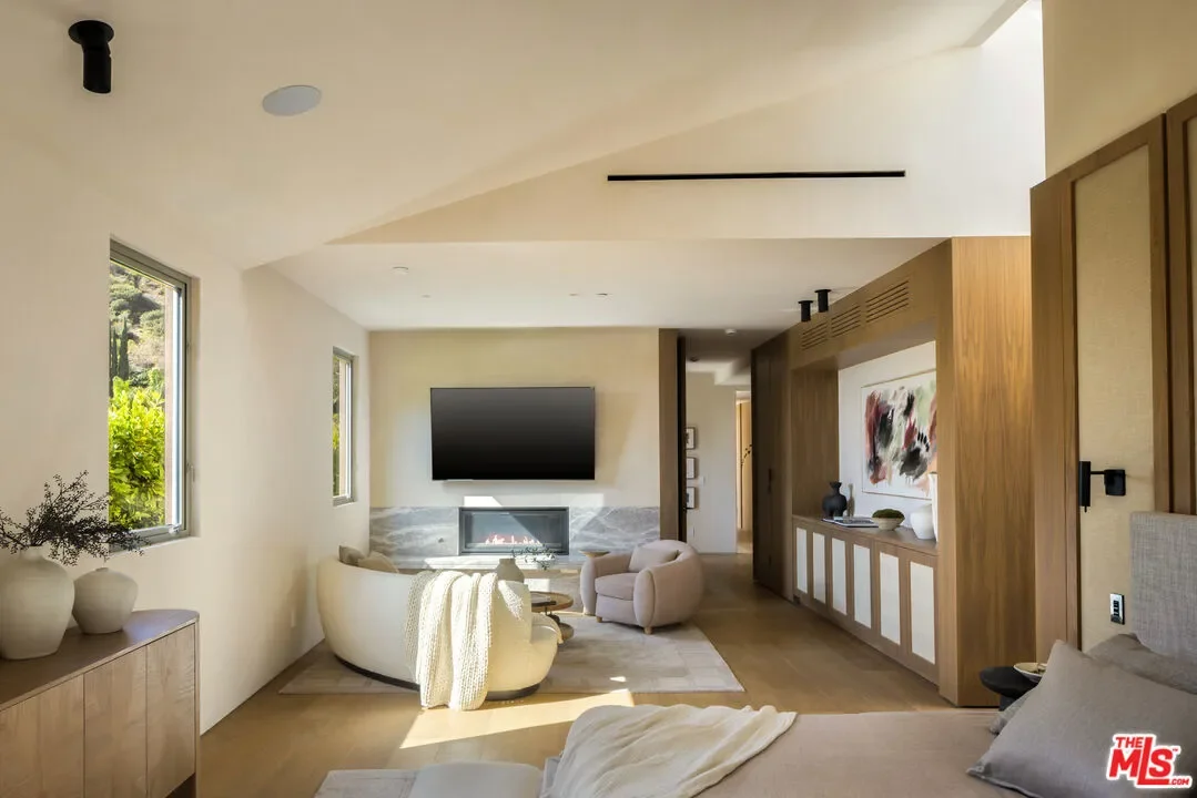 1600 Rising Glen Rd, Los Angeles, California, United States. - Photo 23