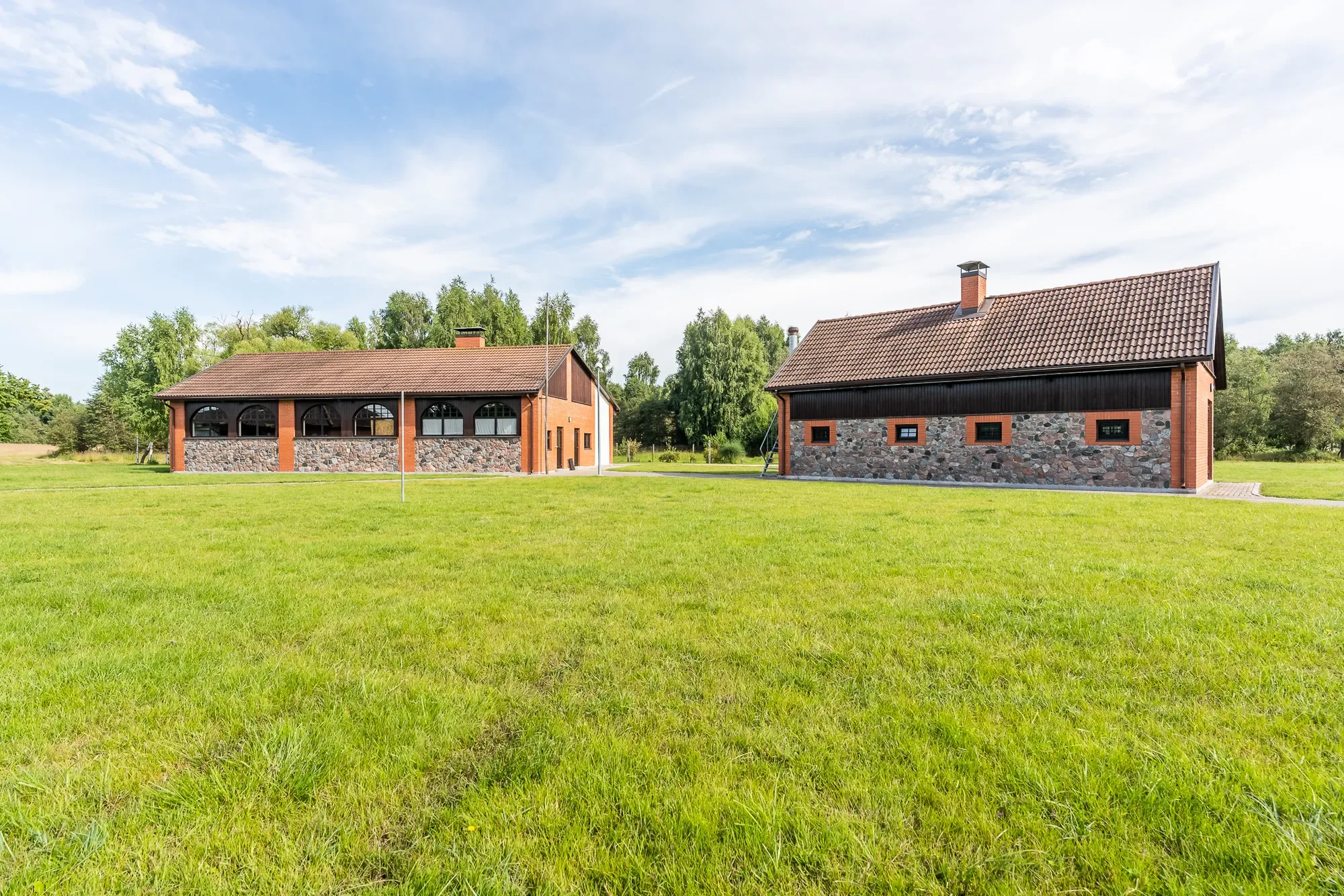 Exterior photo 6