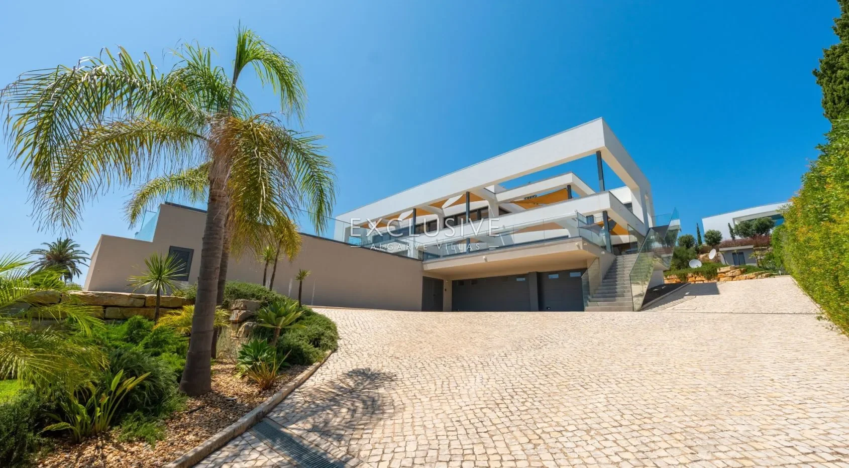 Exterior photo 6