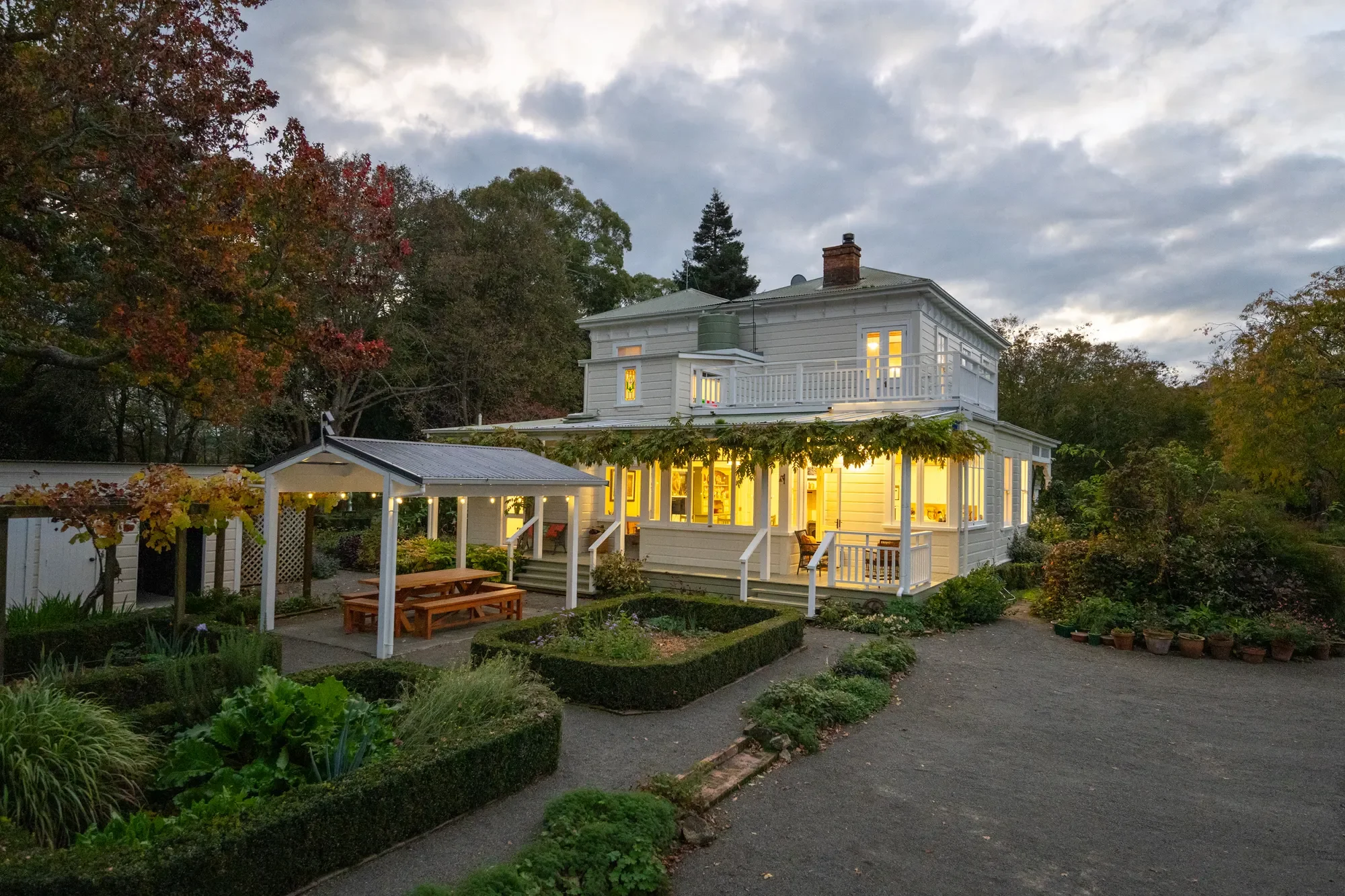 Exterior photo 8