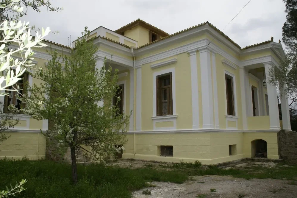 Exterior photo 6