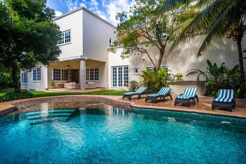 Beautiful Spanish Style Villa in the Heart of Playacar