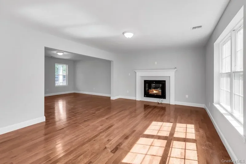 113 CURRANS Road, Middle Island, New York, United States. - Photo 16