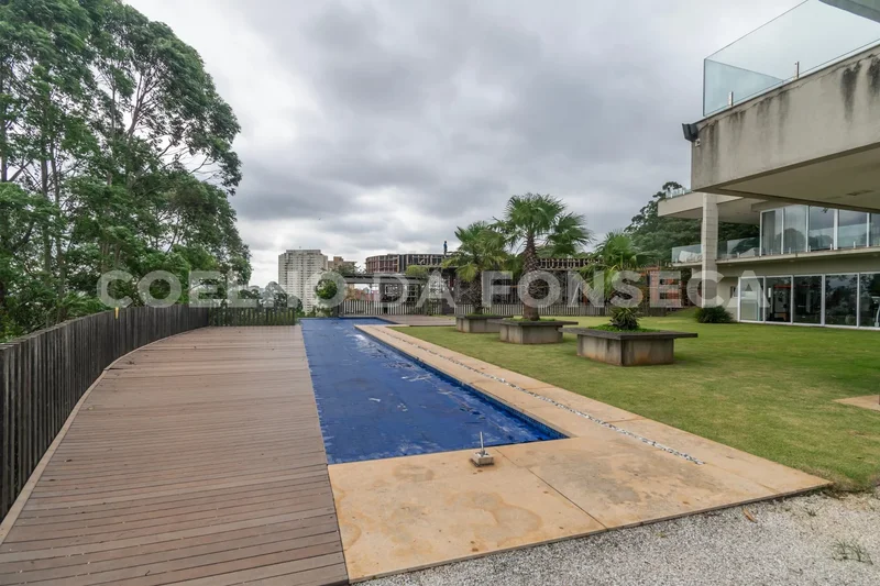 Expansive and versatile property