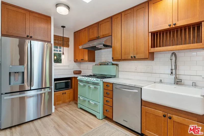 1233 N Genesee Avenue, Los Angeles, California, United States. - Photo 17