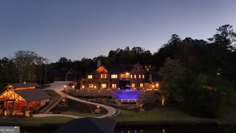 Single Family Residence in Leesburg