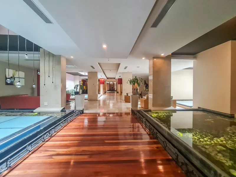21184 - Fully Furnished Luxury 3-Bedroom Apartment