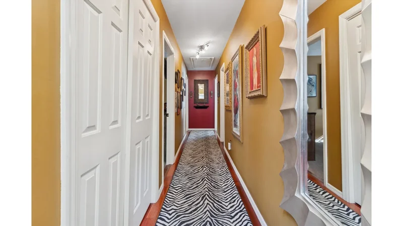 31 Grand Central Avenue, Amityville, New York, United States. - Photo 20