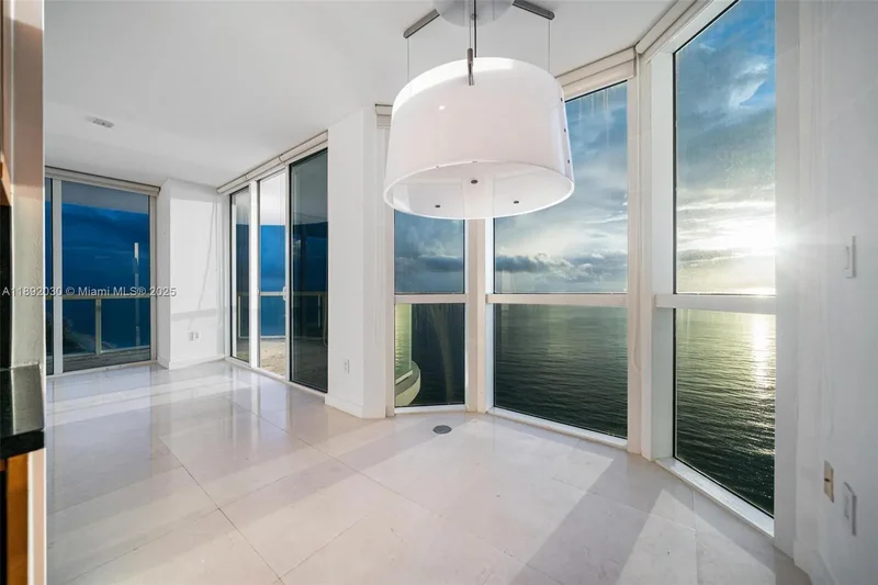 6365 Collins Ave, Miami Beach, FL 33141, Miami Beach, Florida, United States. - Photo 7