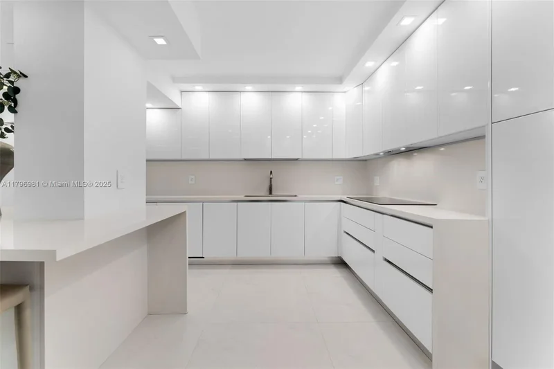 9801 Collins Ave 17P, Bal Harbour, Florida, United States. - Photo 11