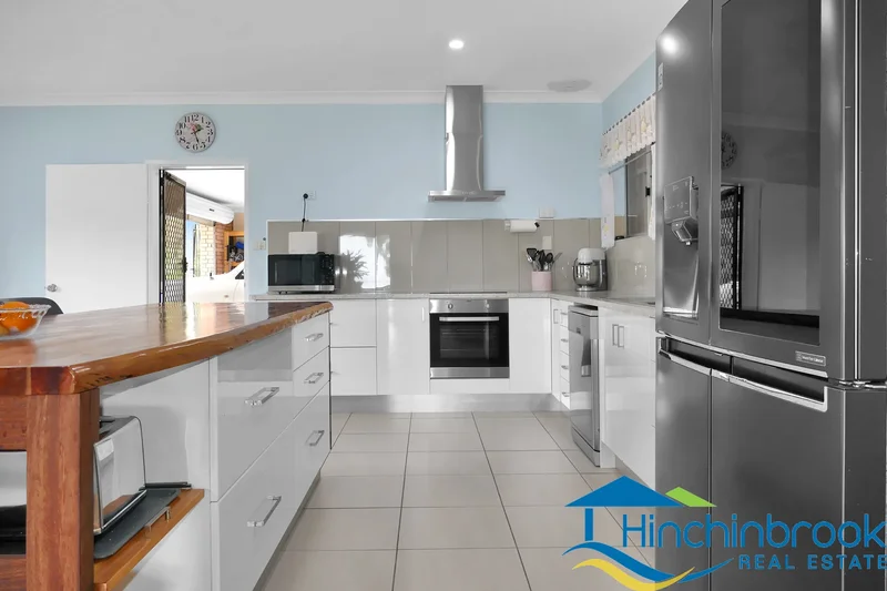 Cardwell, Victoria Street, Cardwell, Queensland, Australia. - Photo 23