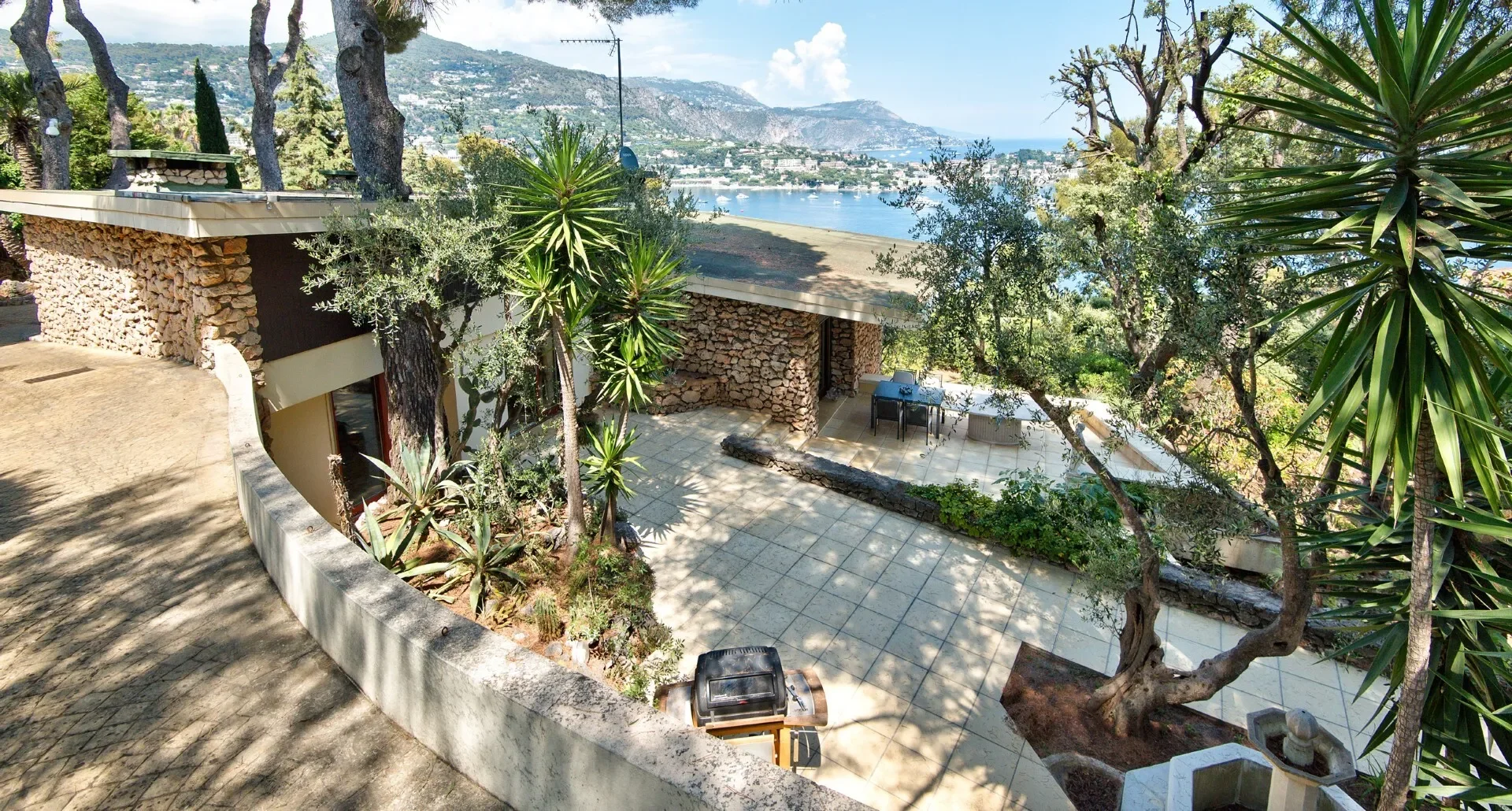 NICE MONT BORON - CALIFORNIAN VILLA OF 314 SQM FOR SALE - SWIMMING POOL - BREATHTAKING SEA VIEW - LA