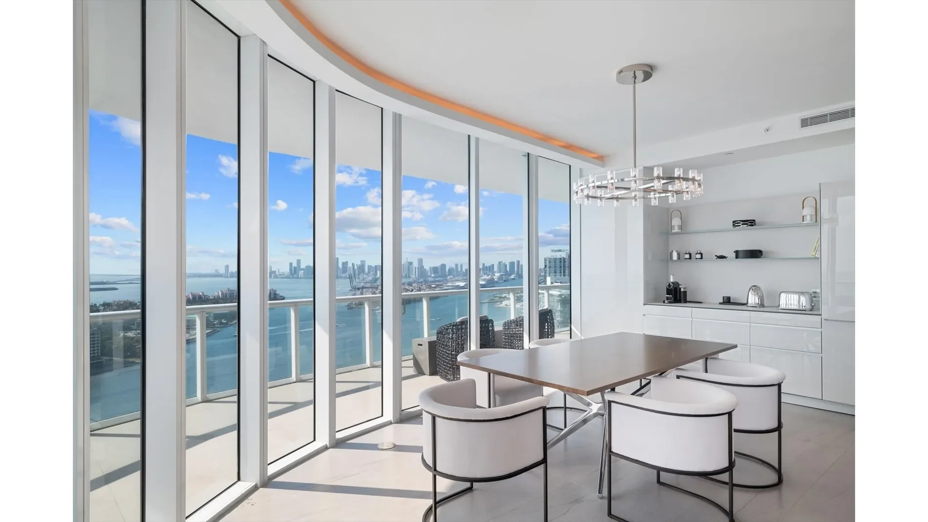 100 S Pointe Dr, Miami Beach, Florida, United States. - Photo 9