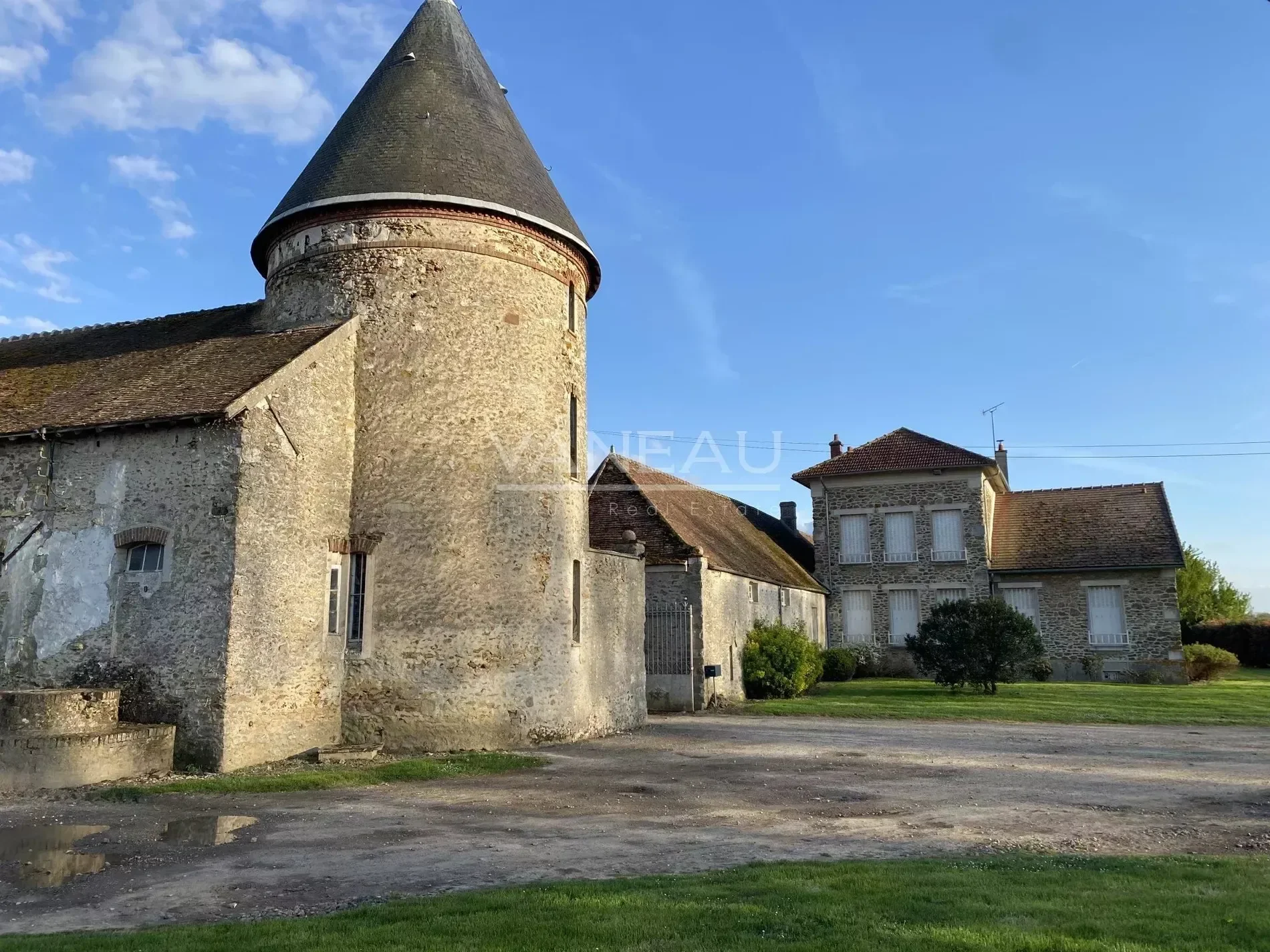 Exterior photo 4