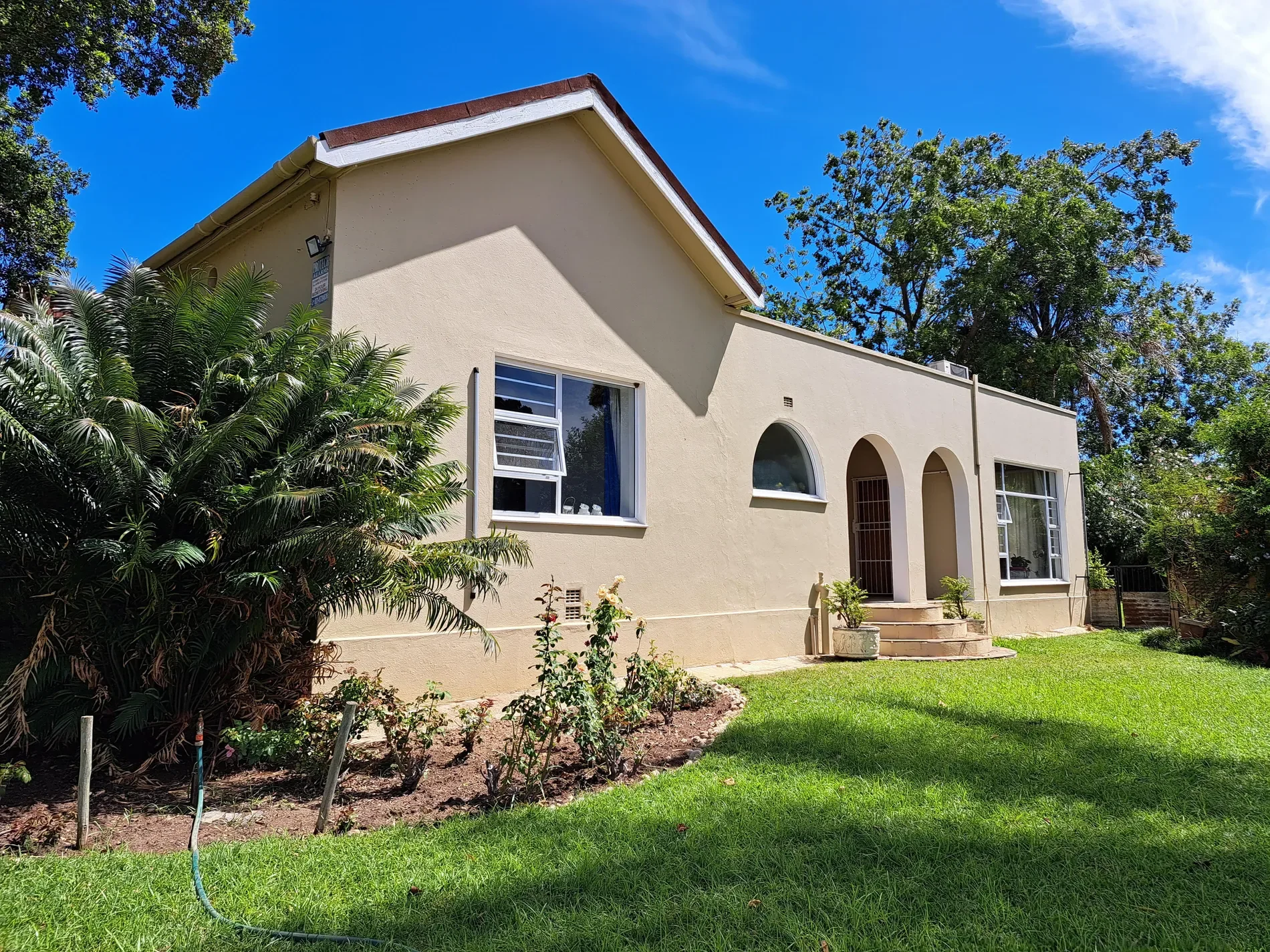 Exterior photo 6