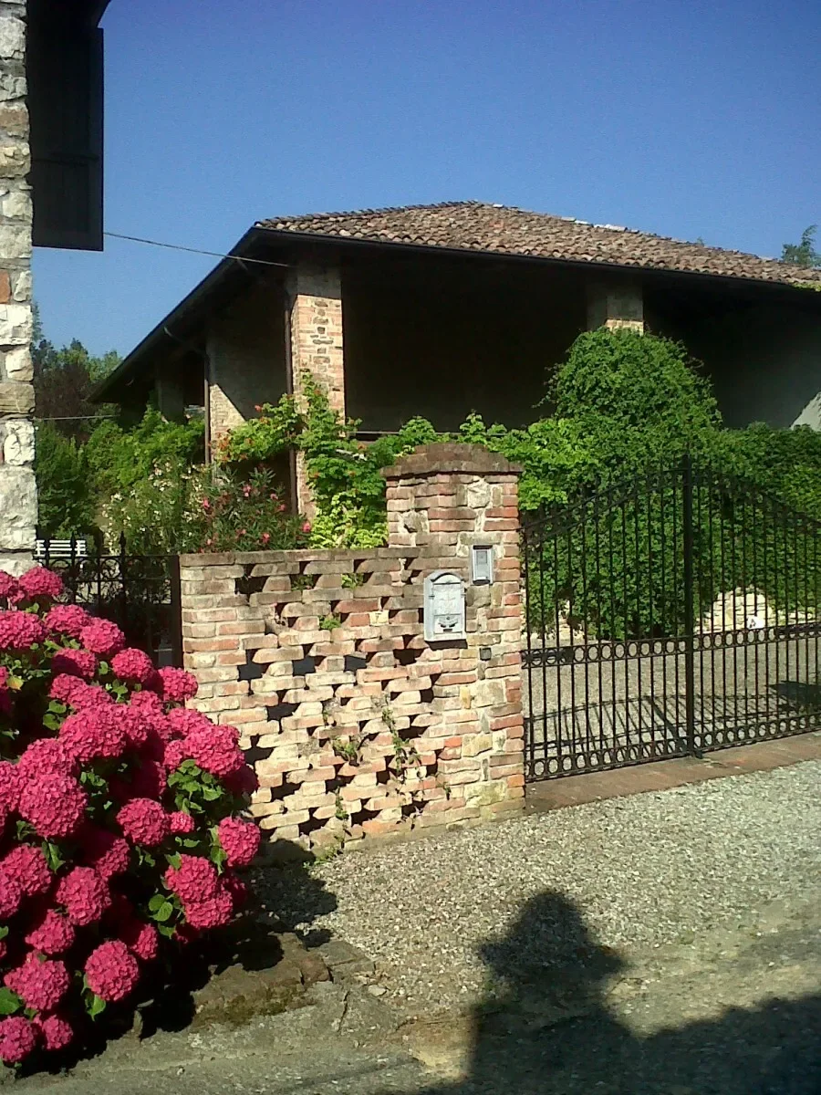 Exterior photo 2
