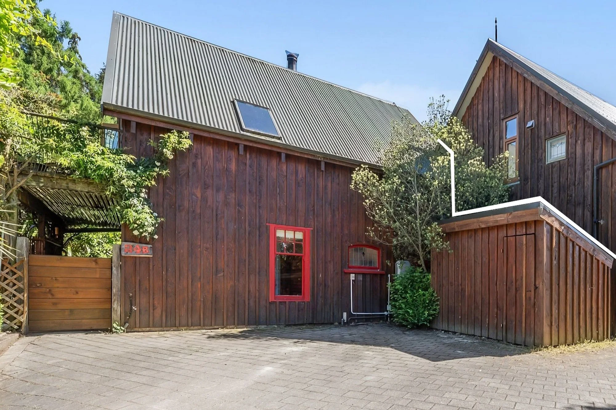 Exterior photo 9
