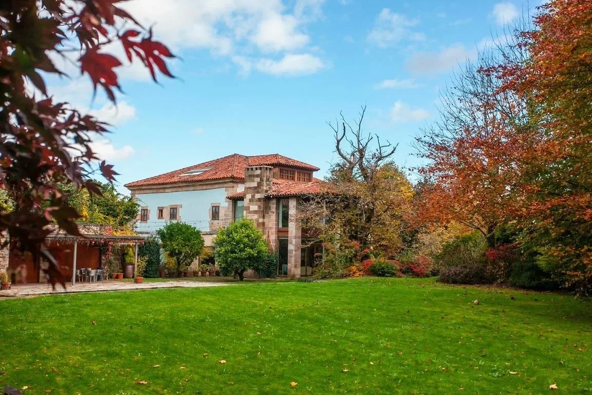 Exterior photo 5