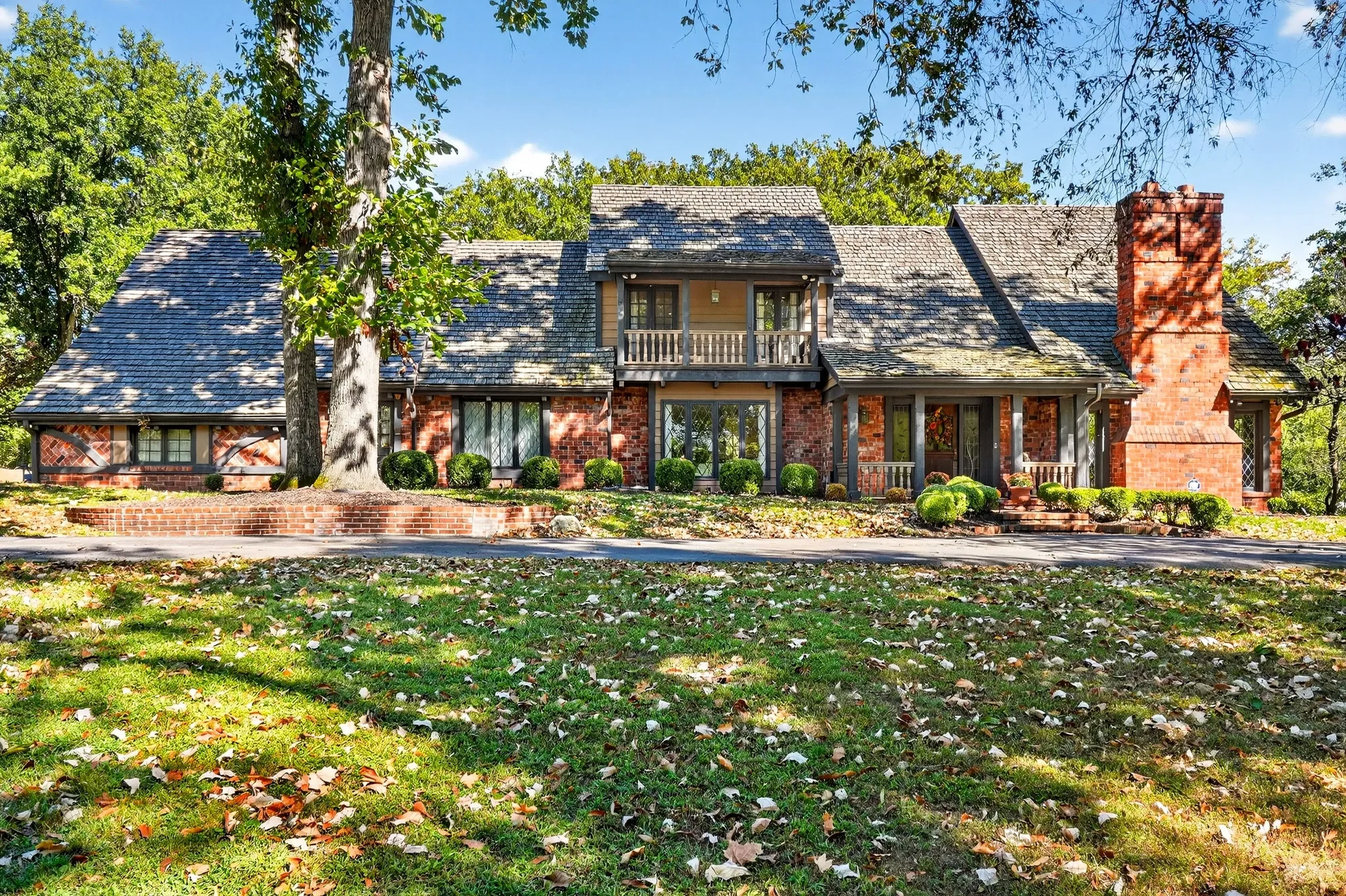 73 Overhills Drive , Ladue, MO 63124, Ladue, Missouri, United States. - Hero Image